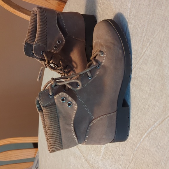 St. John's Bay boots - Picture 2 of 6